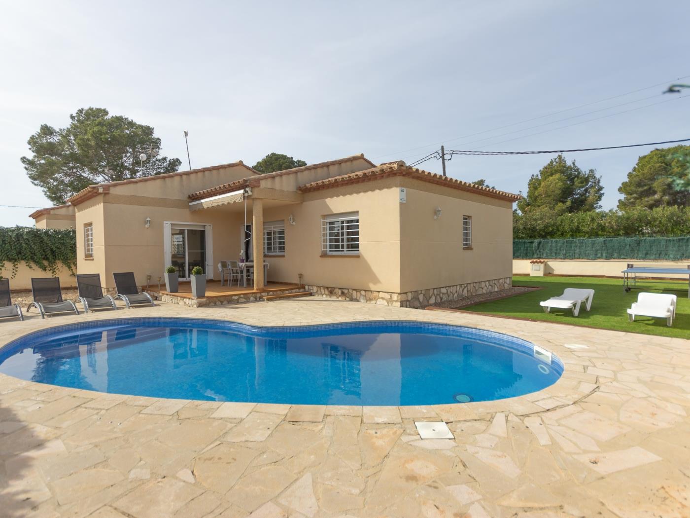 INNOUTHOME FAMILY PRIVATE VILLA WITH SWIMING-POOL, BBQ AND WIFI_COLL DE BALAGUER