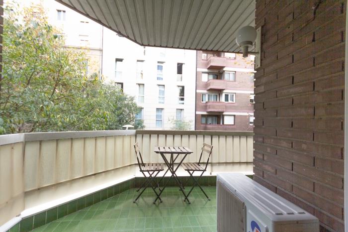 Descubriendo la Magia del nuevo Consell de Cent justo al lado de nuestro apartamento de Barcelona